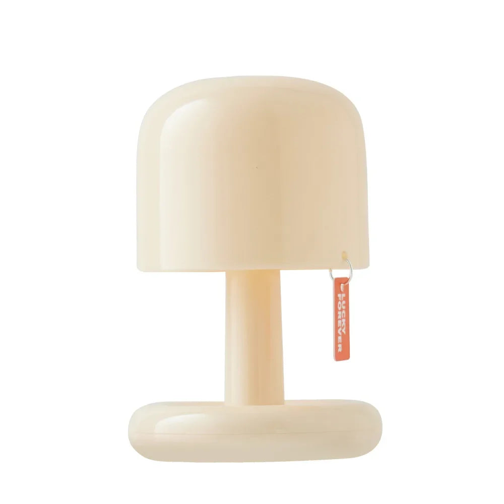 Lampe de chevet nomade beige style champignon avec étiquette suspendue sur fond blanc