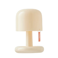 Lampe de chevet nomade beige style champignon avec étiquette suspendue sur fond blanc