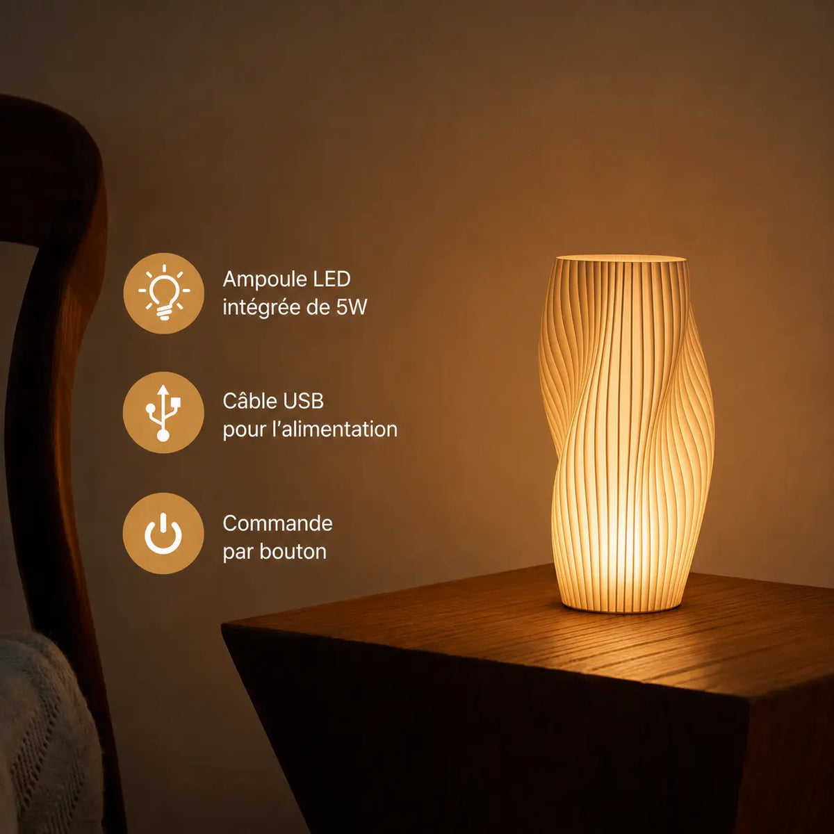 Lampe de table moderne ondulée allumée sur un meuble en bois présentant ses caractéristiques led 5w et câble usb