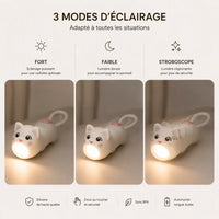 Lampe torche en forme de chat blanc montrant ses 3 modes d'éclairage : fort, faible et stroboscope.