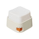 Mini veilleuse anti-stress cubique blanche avec base beige et interrupteur orange sur fond blanc