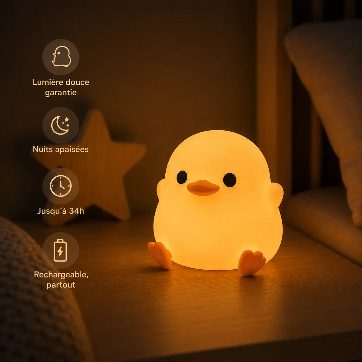 Petite veilleuse canard posée sur une table de chevet avec pictogrammes indiquant ses points forts : lumière douce, nuits apaisées, autonomie allant jusqu'à 34h et batterie rechargeable.