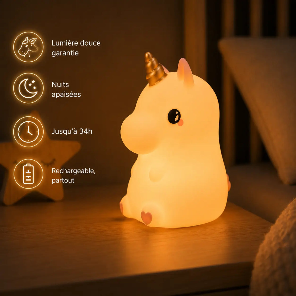 Petite veilleuse licorne posée sur un meuble avec pictogrammes détaillant ses avantages : lumière douce, nuits apaisées, autonomie jusqu'à 34h et recharge facile.