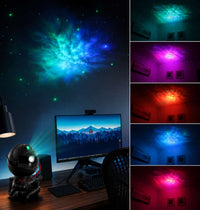 Projecteur astronaute noir installé sur un bureau gaming projetant des effets de galaxie au plafond avec différentes déclinaisons de couleurs.
