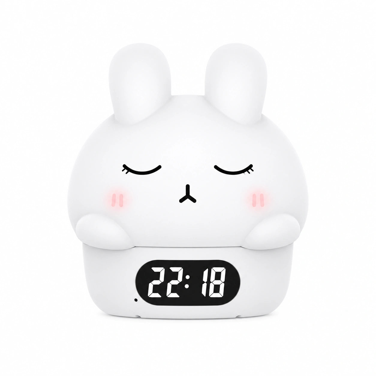 Réveil veilleuse lapin blanc aux yeux clos et petites joues roses avec affichage numérique de l'heure sur fond blanc.
