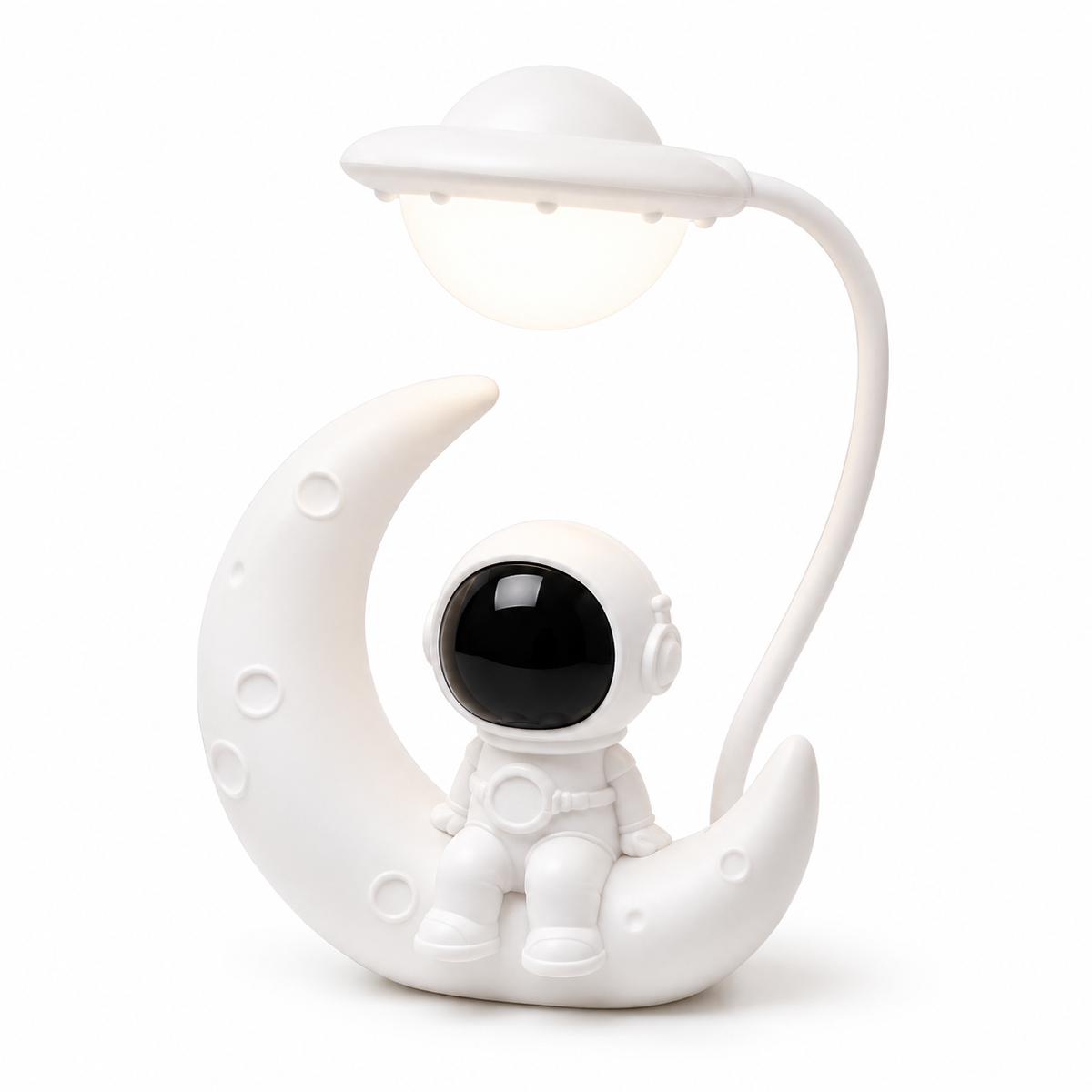 Veilleuse astronaute lune blanche avec un petit cosmonaute assis sur un croissant de lune sous une lampe souple en forme de soucoupe volante.