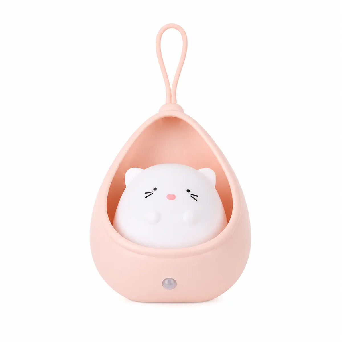Veilleuse bébé éteinte représentant un petit chat blanc logé dans un cocon protecteur suspendu en silicone rose poudré, présentée de face sur fond blanc.