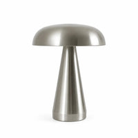 Veilleuse de table design en forme de champignon en métal argenté brossé sur fond blanc