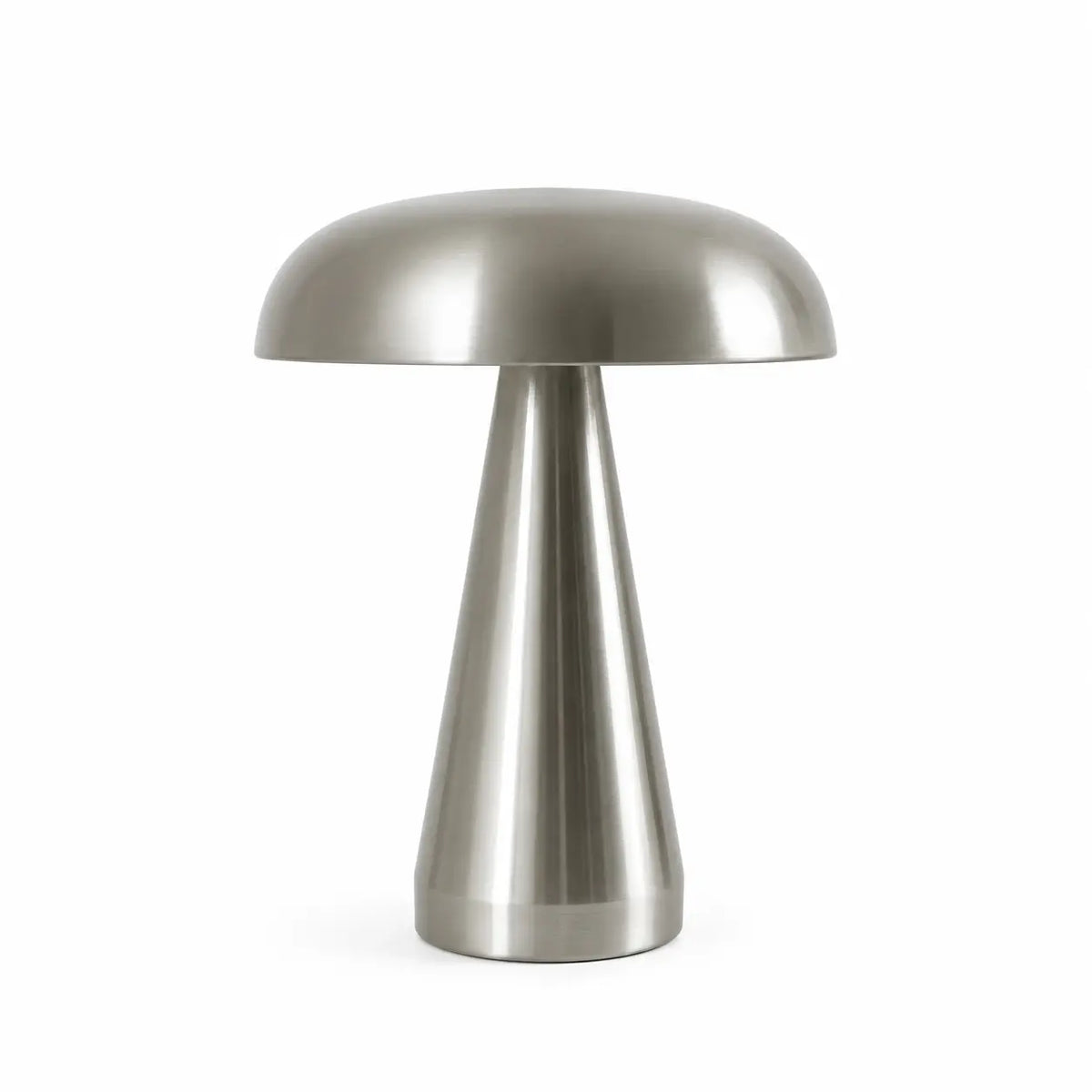 Veilleuse de table design en forme de champignon en métal argenté brossé sur fond blanc