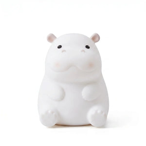 Veilleuse hippopotame en silicone souple blanc assis, détourée sur fond blanc