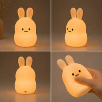 Différents angles de vue, texture souple en silicone et détails de la veilleuse allumée en forme de petit lapin.