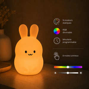 Infographie en français décrivant les fonctionnalités, couleurs et modes de la veilleuse en forme de lapin allumée.