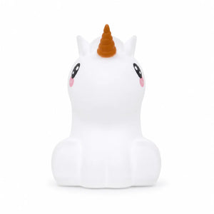Veilleuse en silicone en forme de petite licorne blanche avec une corne orange, sur un fond blanc.