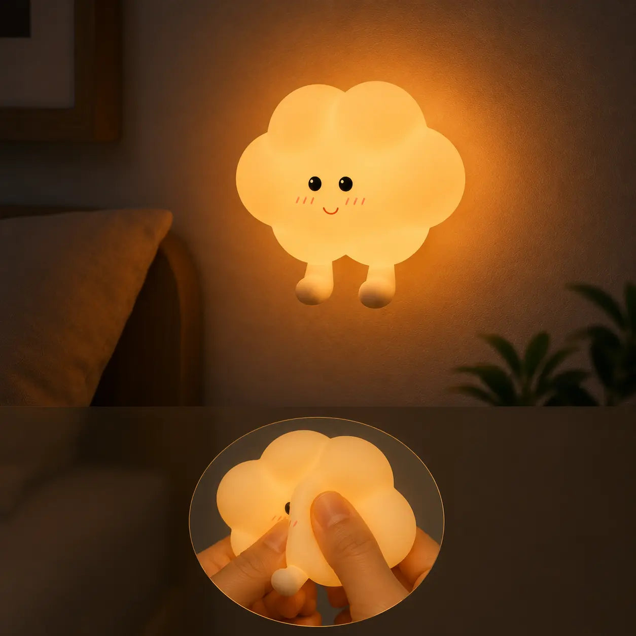 Veilleuse murale en silicone en forme de petit nuage à pieds allumée au mur, diffusant une douce lueur chaude orangée à côté d'un lit. Un zoom circulaire au bas de l'image montre le produit en silicone souple pressé doucement entre les doigts.